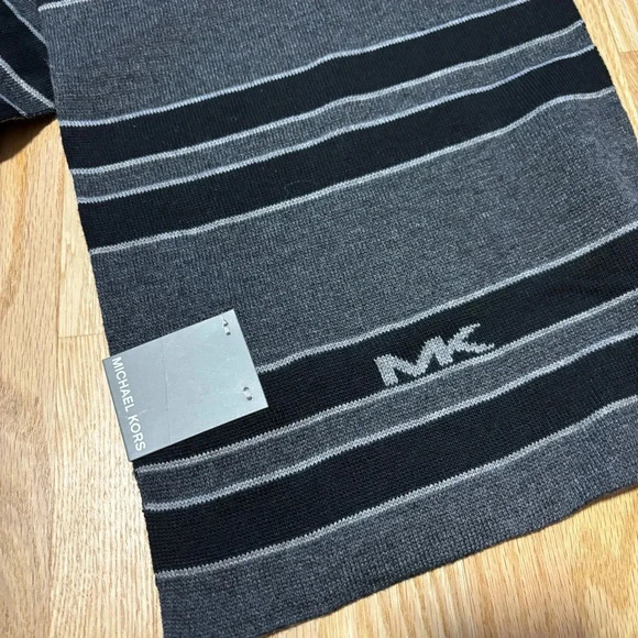 Michael Kors | NWT Black &  Grey Scarf - Picture 4 of 6